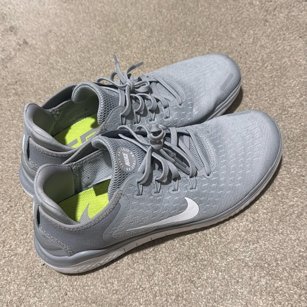 Men’s 9.5 Nike free rn 2017